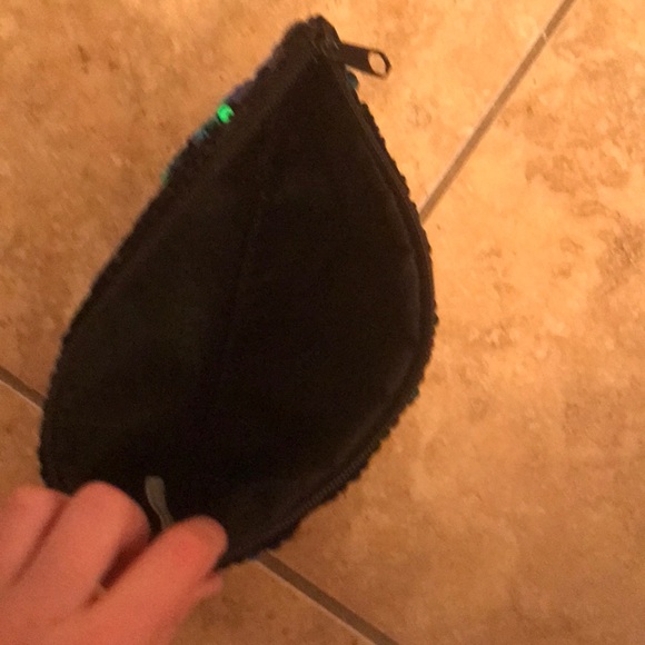 STYLELABGIRL Large Reversible sequin makeup bag - Picture 3 of 4